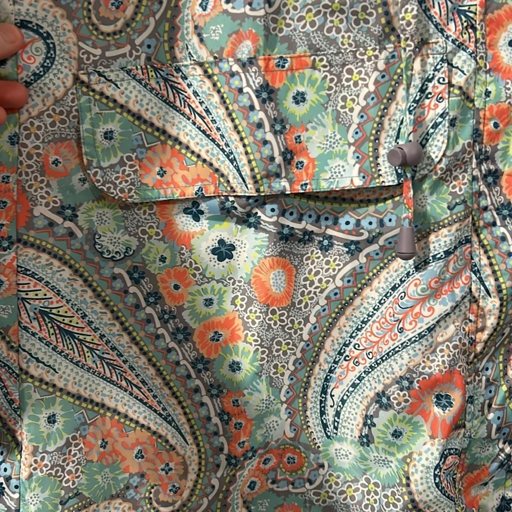 Vera Bradley rain jacket with food size medium nwt - Picture 3 of 5